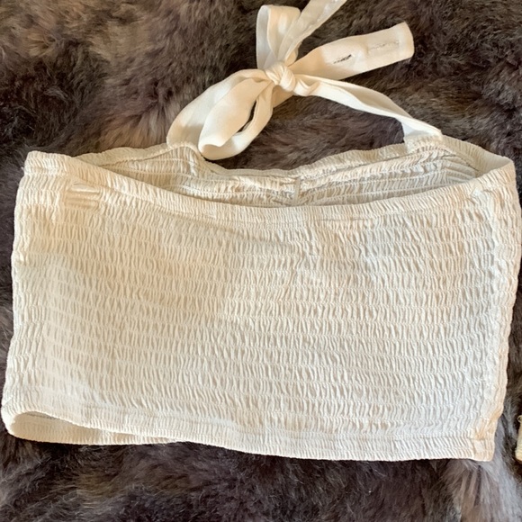 NEW crop top in white with tie around the neck - Picture 3 of 3